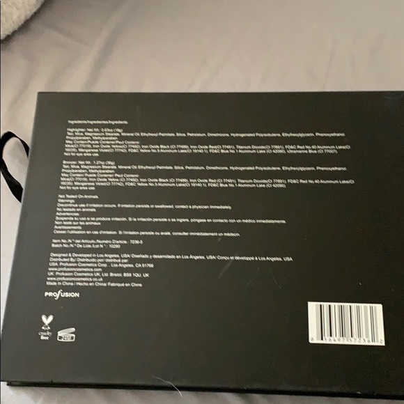 New and unused/unopened PRO Contour makeup - Picture 4 of 4